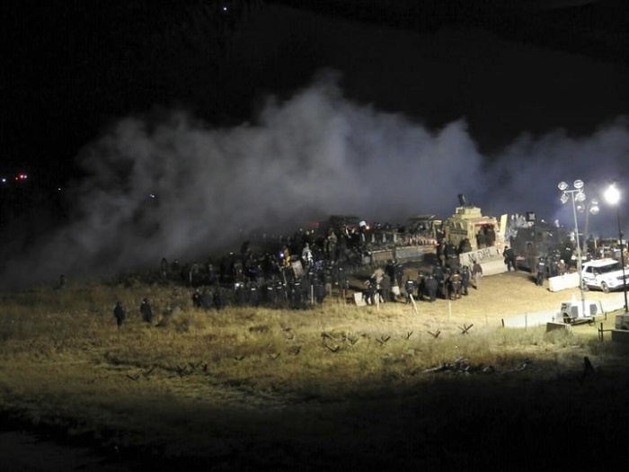 Police clash with North Dakota pipeline protesters, arrest one 